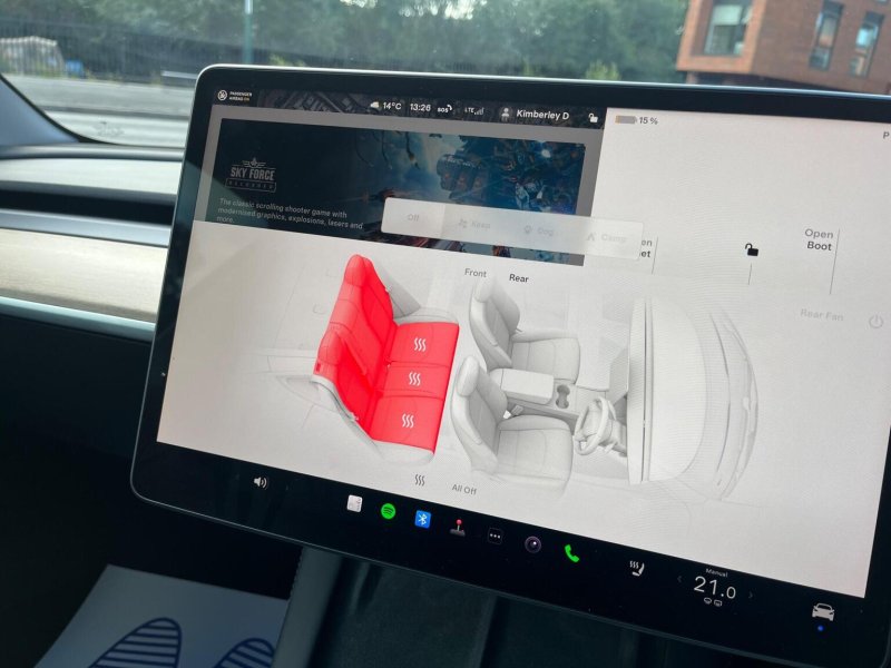 TESLA MODEL 3