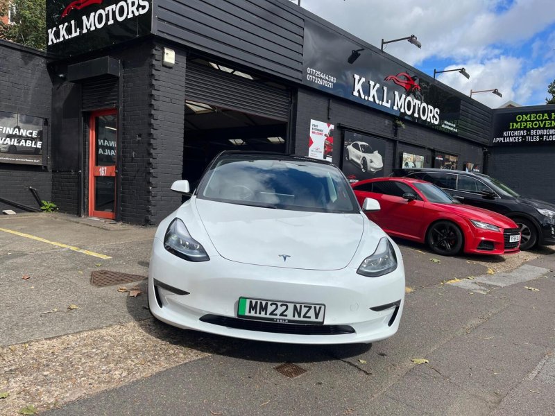 TESLA MODEL 3