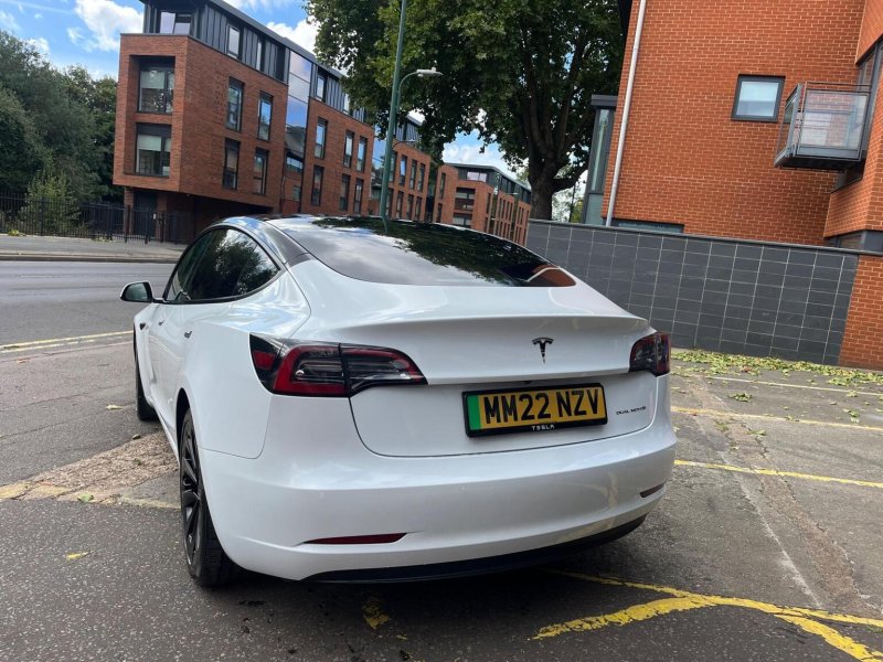 TESLA MODEL 3