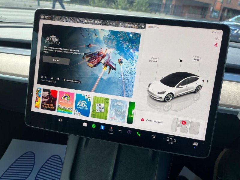 TESLA MODEL 3