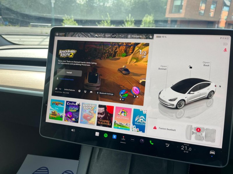 TESLA MODEL 3