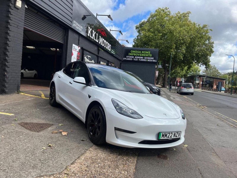 TESLA MODEL 3