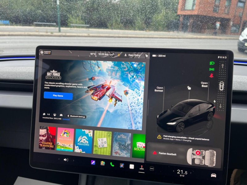 TESLA MODEL 3