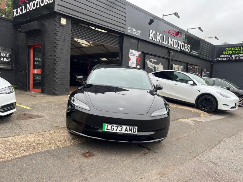 TESLA MODEL 3