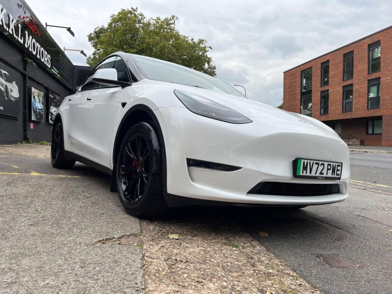 TESLA MODEL Y