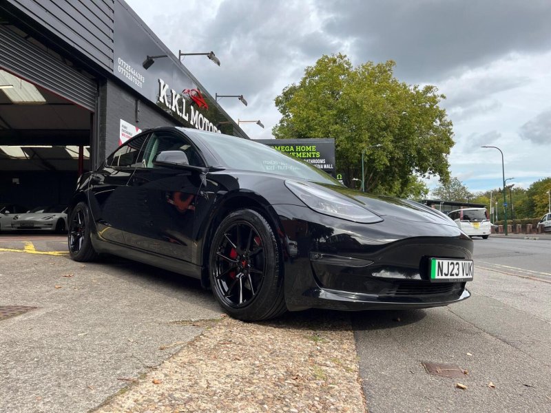 TESLA MODEL 3