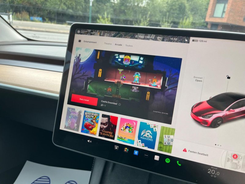 TESLA MODEL 3