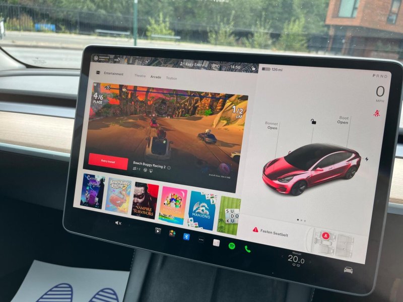 TESLA MODEL 3