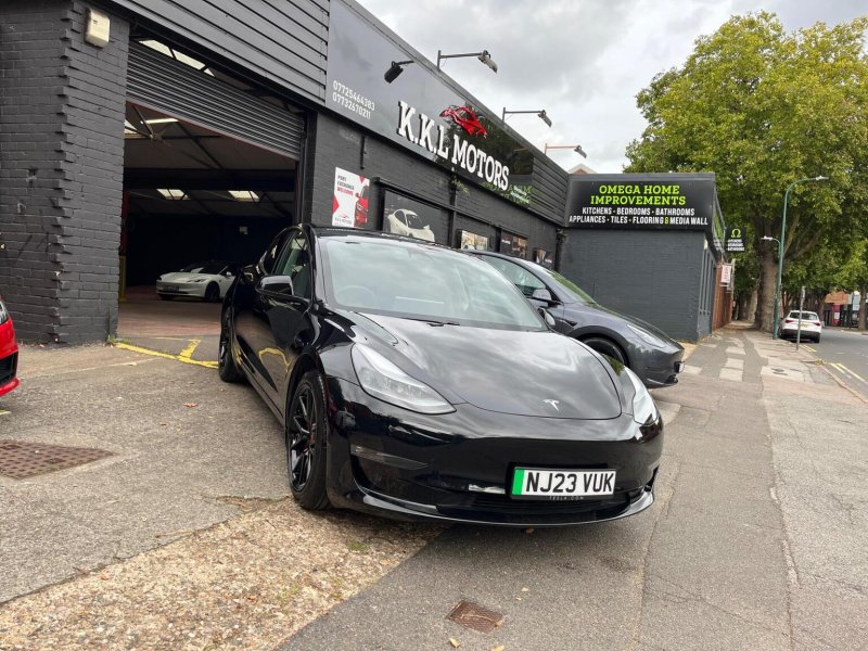 TESLA MODEL 3