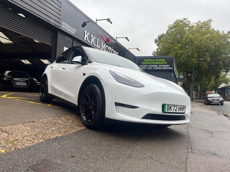 TESLA MODEL Y