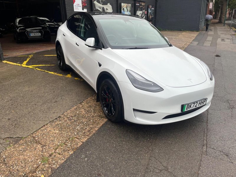 TESLA MODEL Y