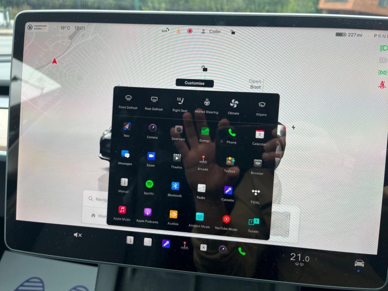 TESLA MODEL 3
