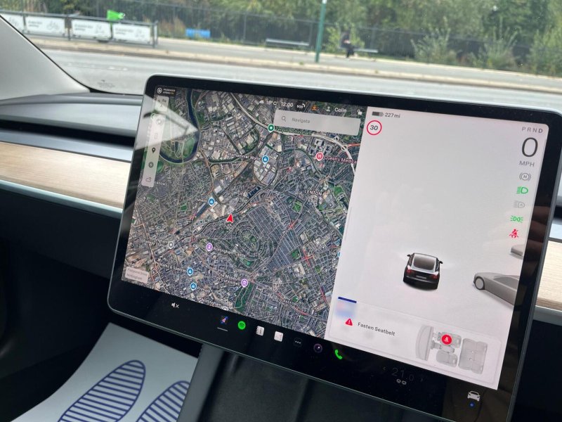 TESLA MODEL 3
