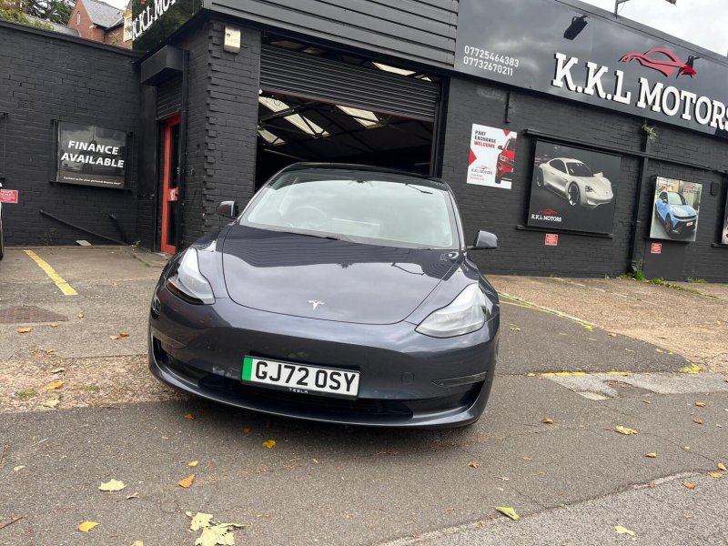 TESLA MODEL 3