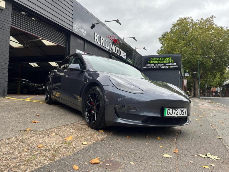 TESLA MODEL 3