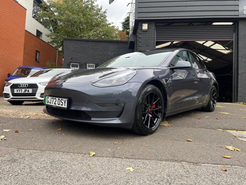 TESLA MODEL 3