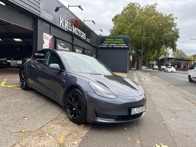 TESLA MODEL 3