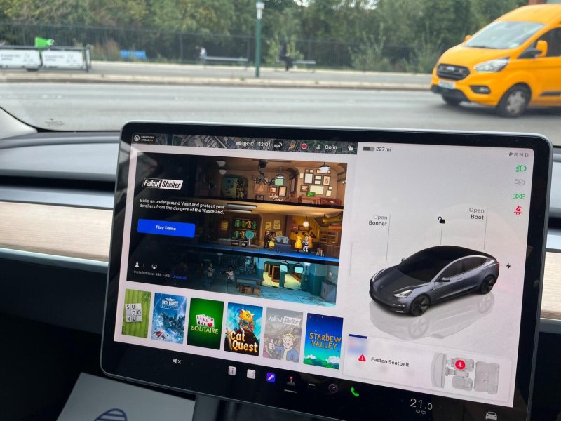 TESLA MODEL 3