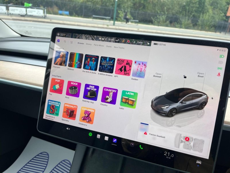 TESLA MODEL 3