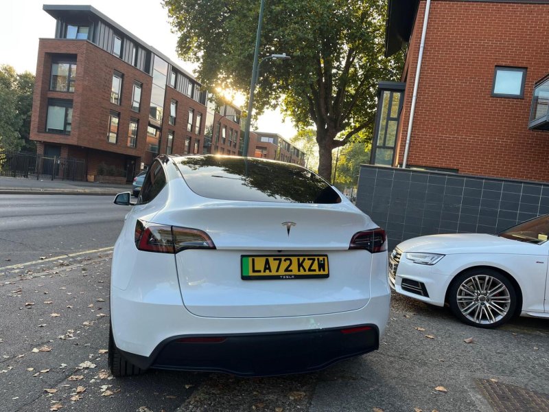 TESLA MODEL Y