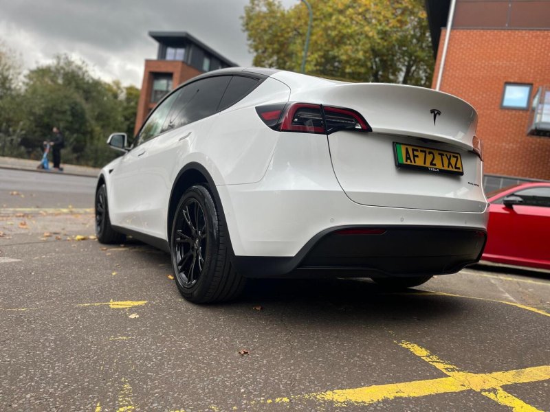 TESLA MODEL Y